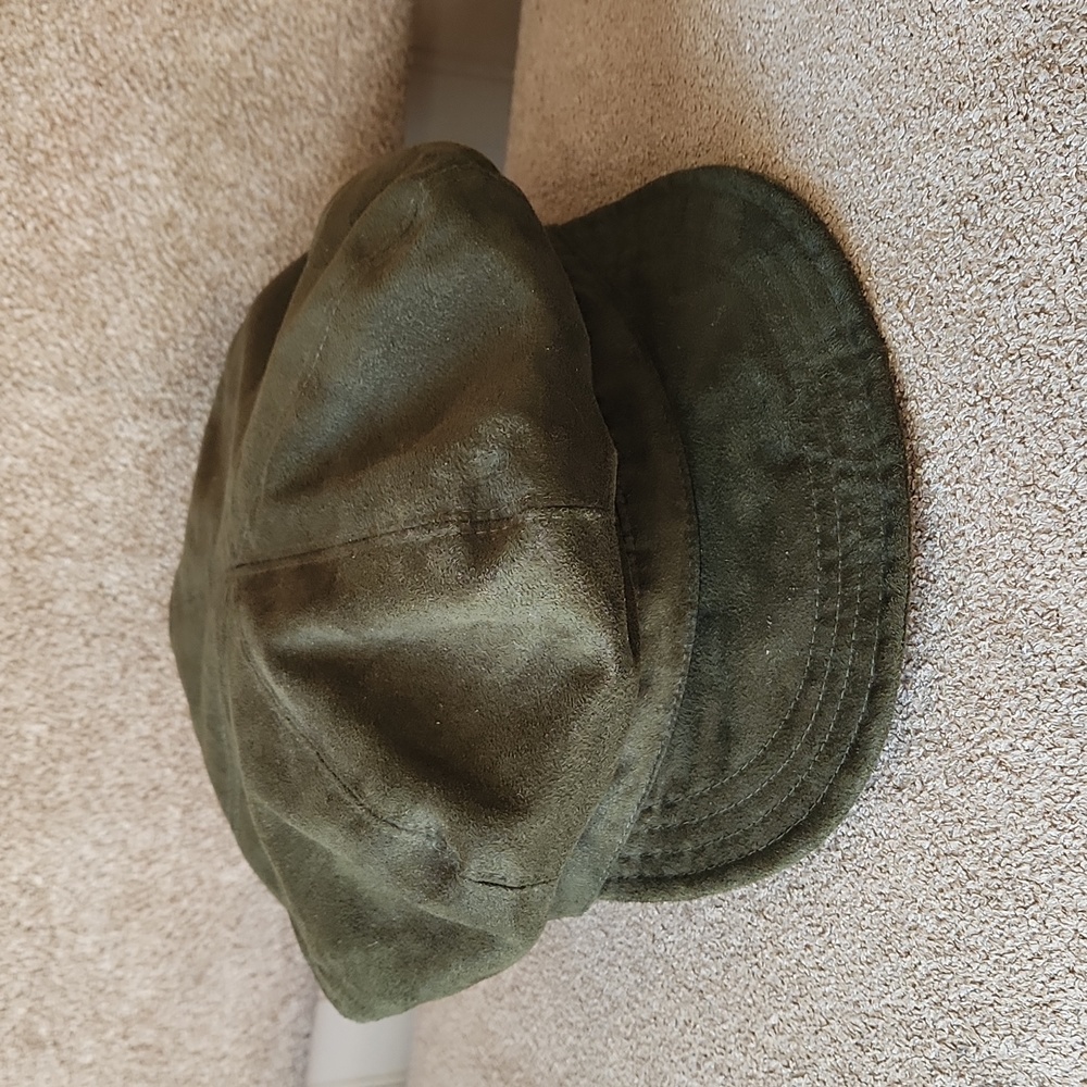 EUC Betmar New York mens hat green faux suede